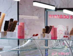 Ricardo's Granville (Bubble Tea, Ice Cream, Coffee) - Dessert restaurant in Downtown Vancouver – fine dining dishes, interior photos, and ambiance.
