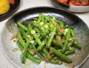 The Hestia Veggie - Vegan restaurant in Downtown Vancouver – fine dining dishes, interior photos, and ambiance.