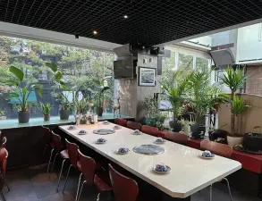 Crab Hot Lau Granville - Vietnamese restaurant in Vancouver – fine dining dishes, interior photos, and ambiance.