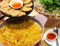 Crab Hot Lau Granville - Vietnamese restaurant in Vancouver – fine dining dishes, interior photos, and ambiance.
