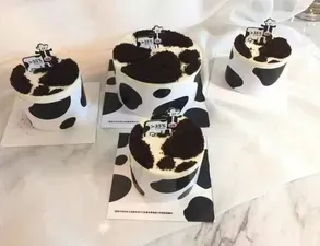 M.E Concept Cakes - Dessert restaurant in Vancouver – fine dining dishes, interior photos, and ambiance.