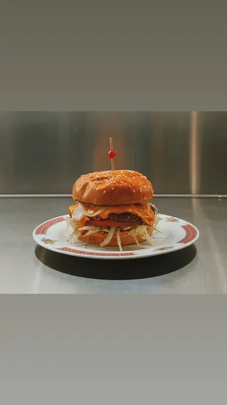 Picture of dish Classic Burger at Aureliana